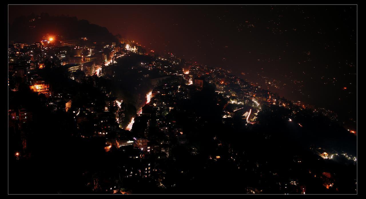 Отель Jain Group Sikkim Continental Гангток Экстерьер фото